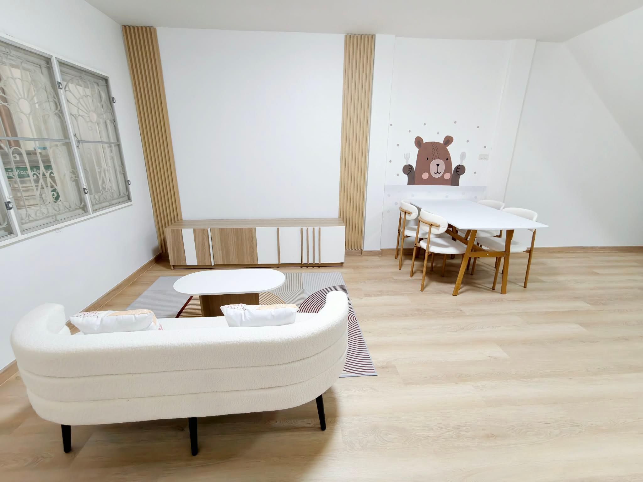 หมู่บ้านเฟื่องฟ้าวิลล่า 12 ซอยมังกร - ทาวน์เฮ้าส์ 2 ชั้น รีโนเวทใหม่เอี่ยม สวยเฉียบ พร้อมเข้าอยู่ - 2