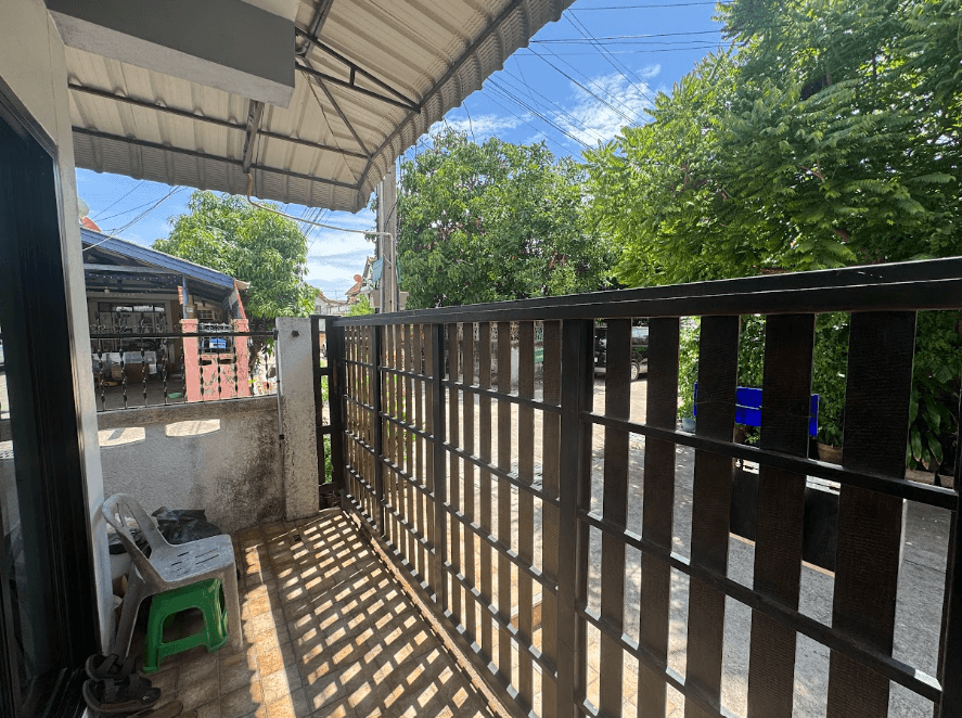 บ้านเดี่ยว 2 ชั้นสไตล์โมเดิร์นพร้อมที่ดินผืนใหญ่ ในหมู่บ้านเจริญรัตน์ บางละมุง - 19