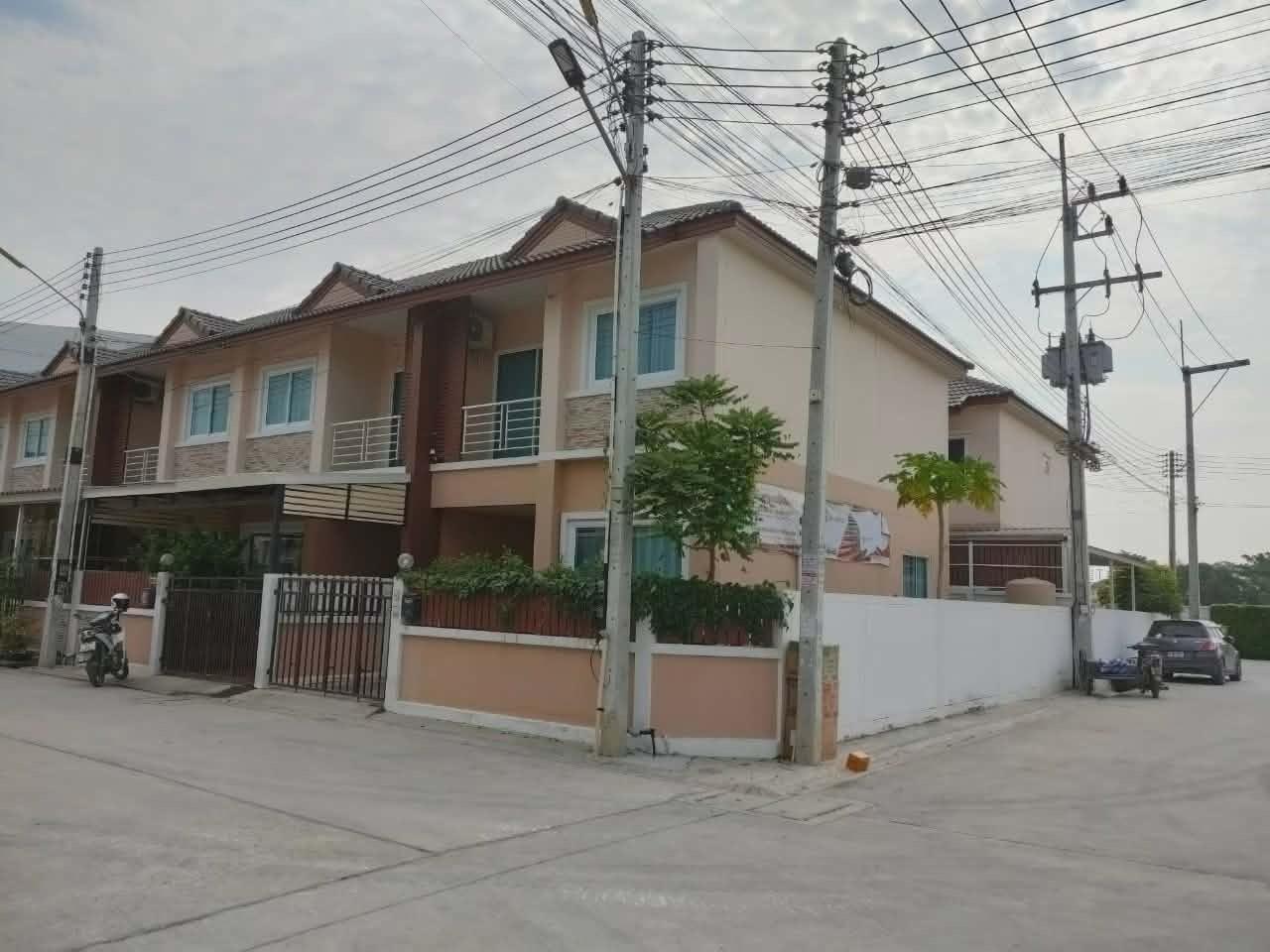 หมู่บ้าน PMC.HOME 6 พัทยา - ทาวน์โฮม 2 ชั้น แปลงหลังมุม ทำเลเดินทางสะดวก - 1
