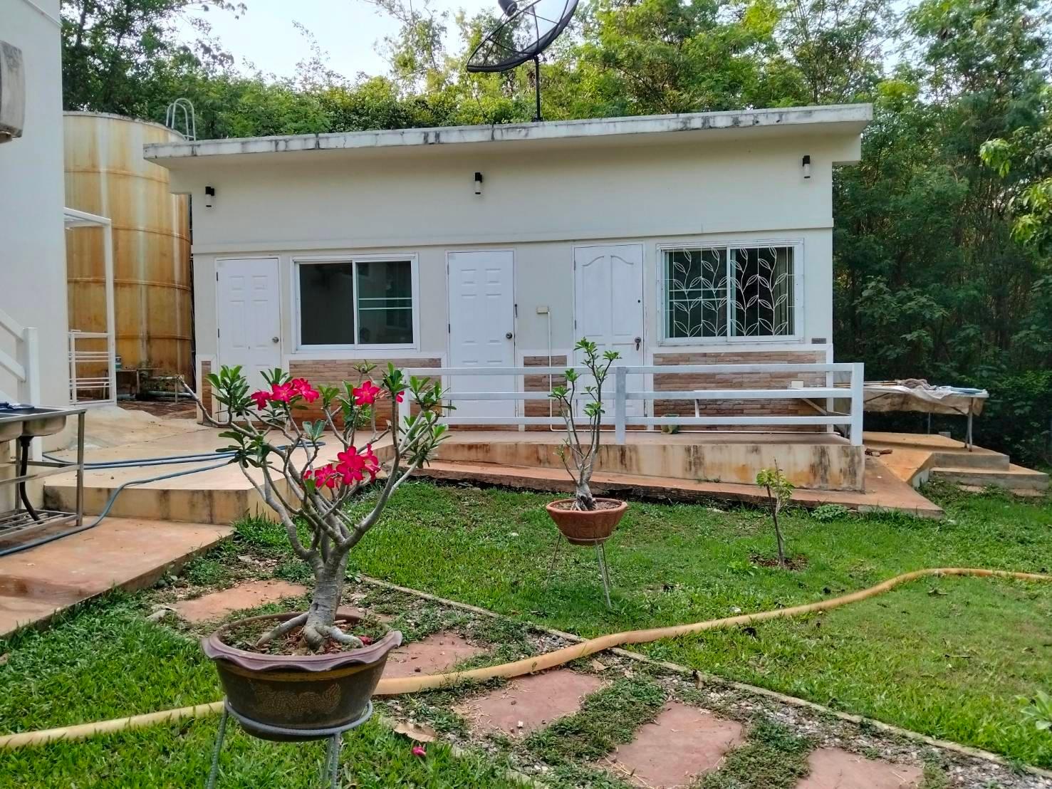 บ้านรีสอร์ทวิวภูเขาในปากช่อง | บ้าน 3 หลังพร้อมศักยภาพในการปล่อยเช่า - 1