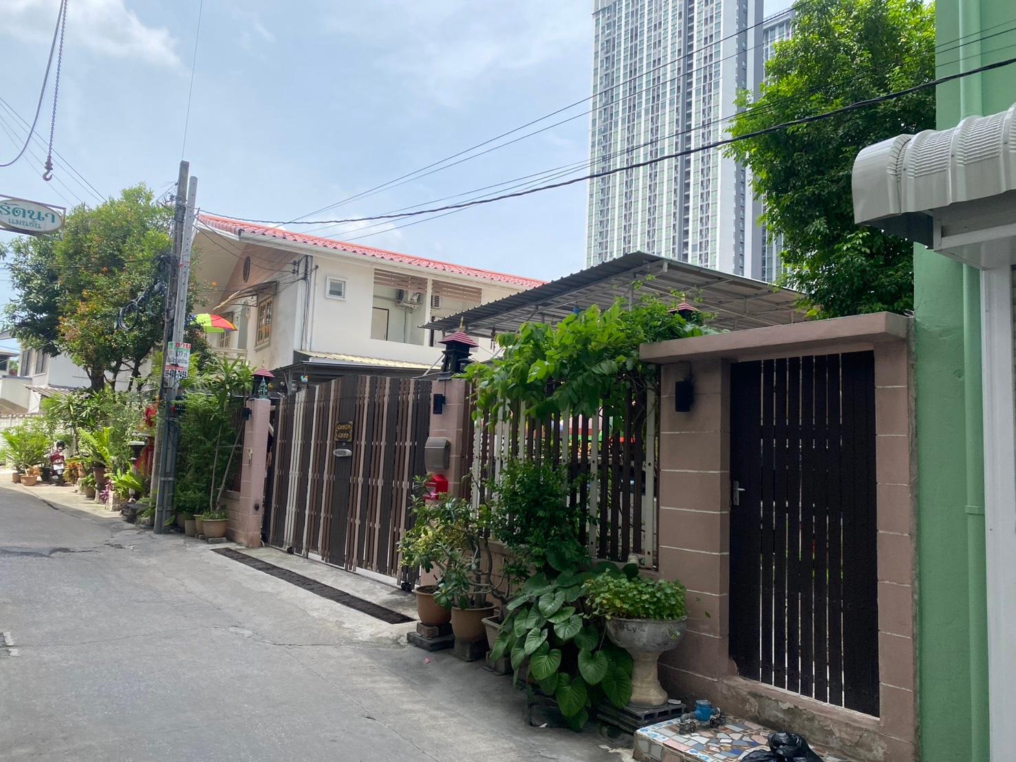 บ้าน 2 หลัง ที่ดิน 107 ตรว. ถนนพระราม 4 ซอย 5 กล้วยน้ำไท - 1