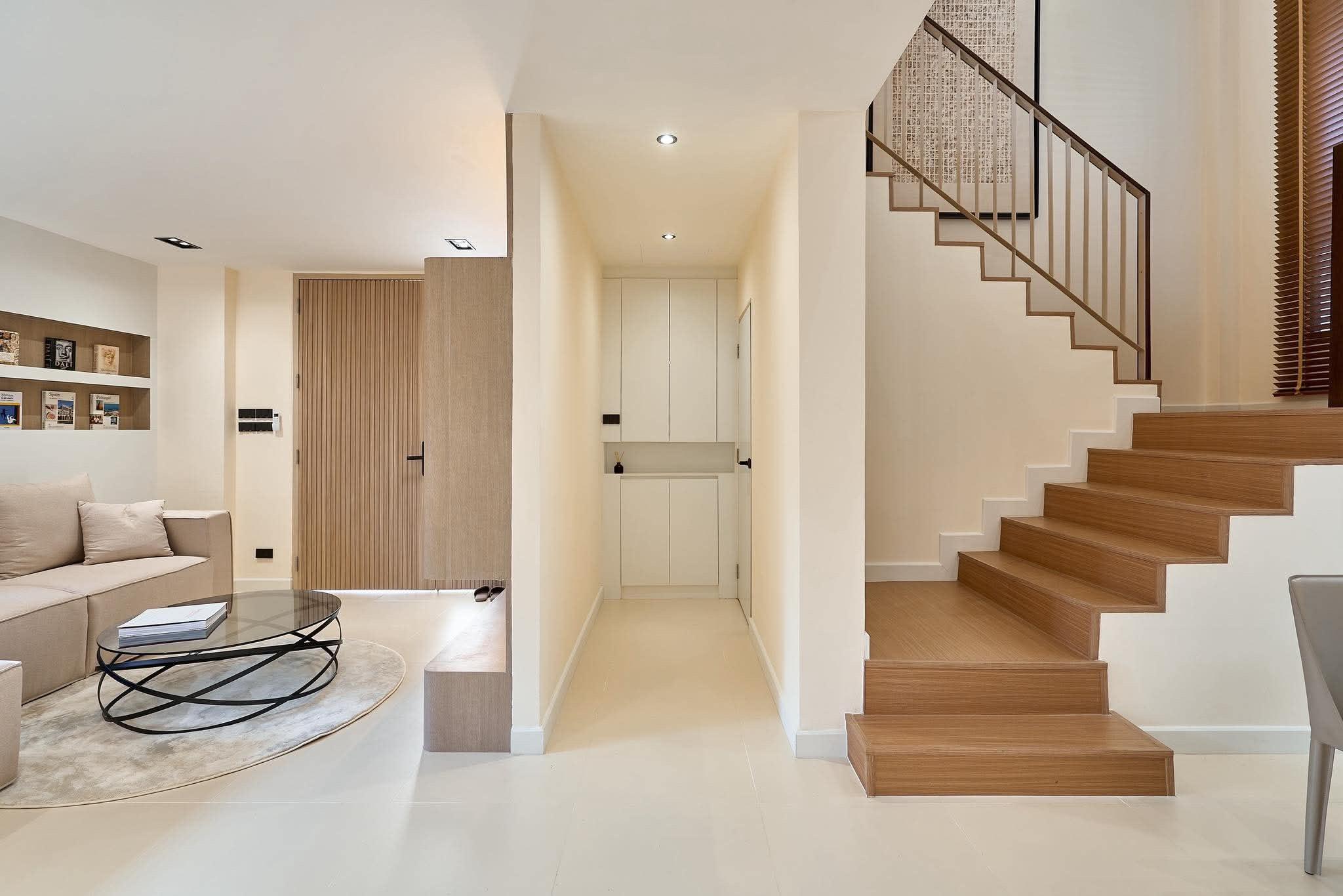 ขายบ้านเดี่ยว 2 ชั้น สร้างใหม่ สไตล์ Contemporary Modern ตกแต่งหรูเฟอร์นิเจอร์+เครื่องใช้ไฟฟ้าครบชุด โครงการหมู่บ้านพราว หางดง - 16