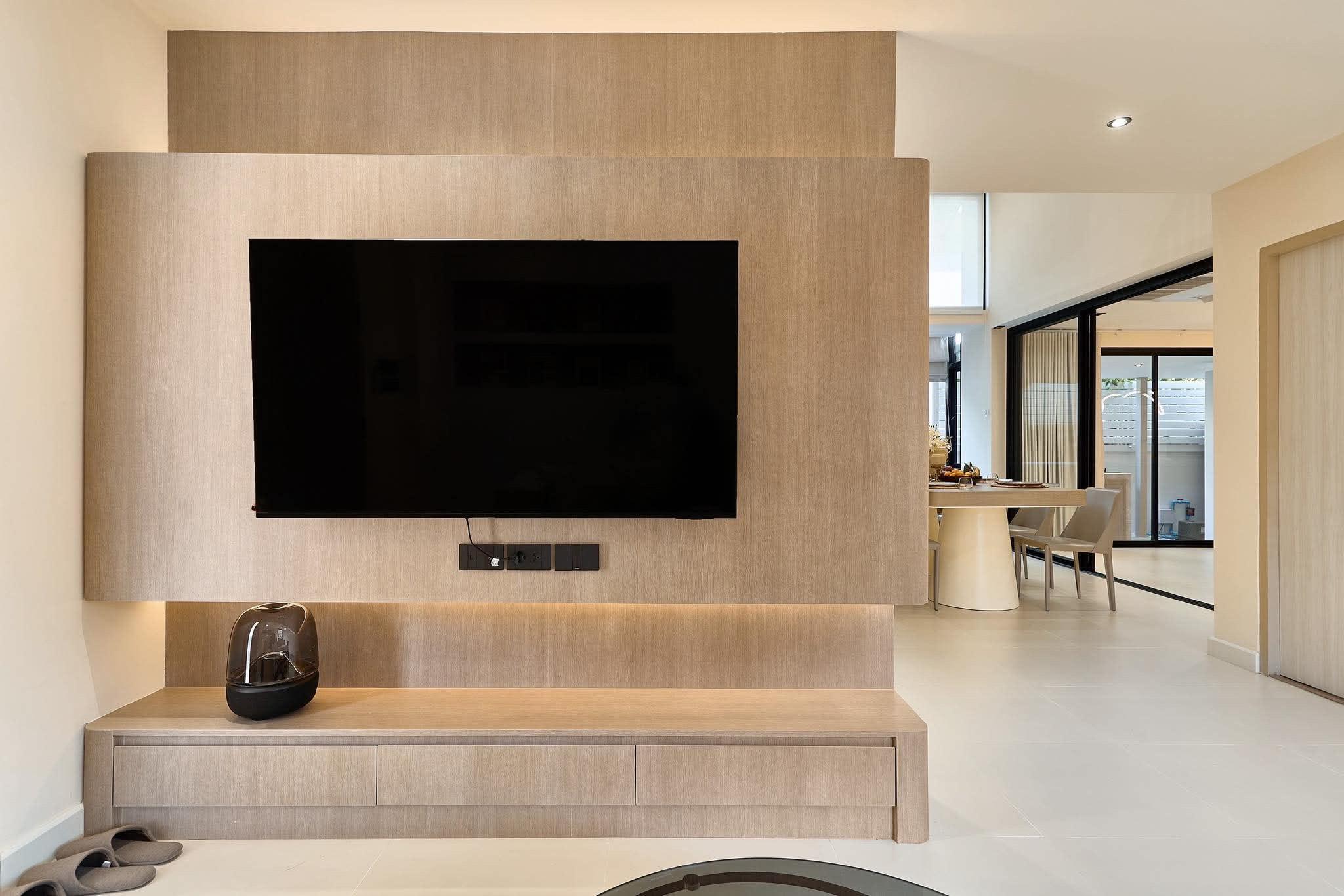 ขายบ้านเดี่ยว 2 ชั้น สร้างใหม่ สไตล์ Contemporary Modern ตกแต่งหรูเฟอร์นิเจอร์+เครื่องใช้ไฟฟ้าครบชุด โครงการหมู่บ้านพราว หางดง - 18