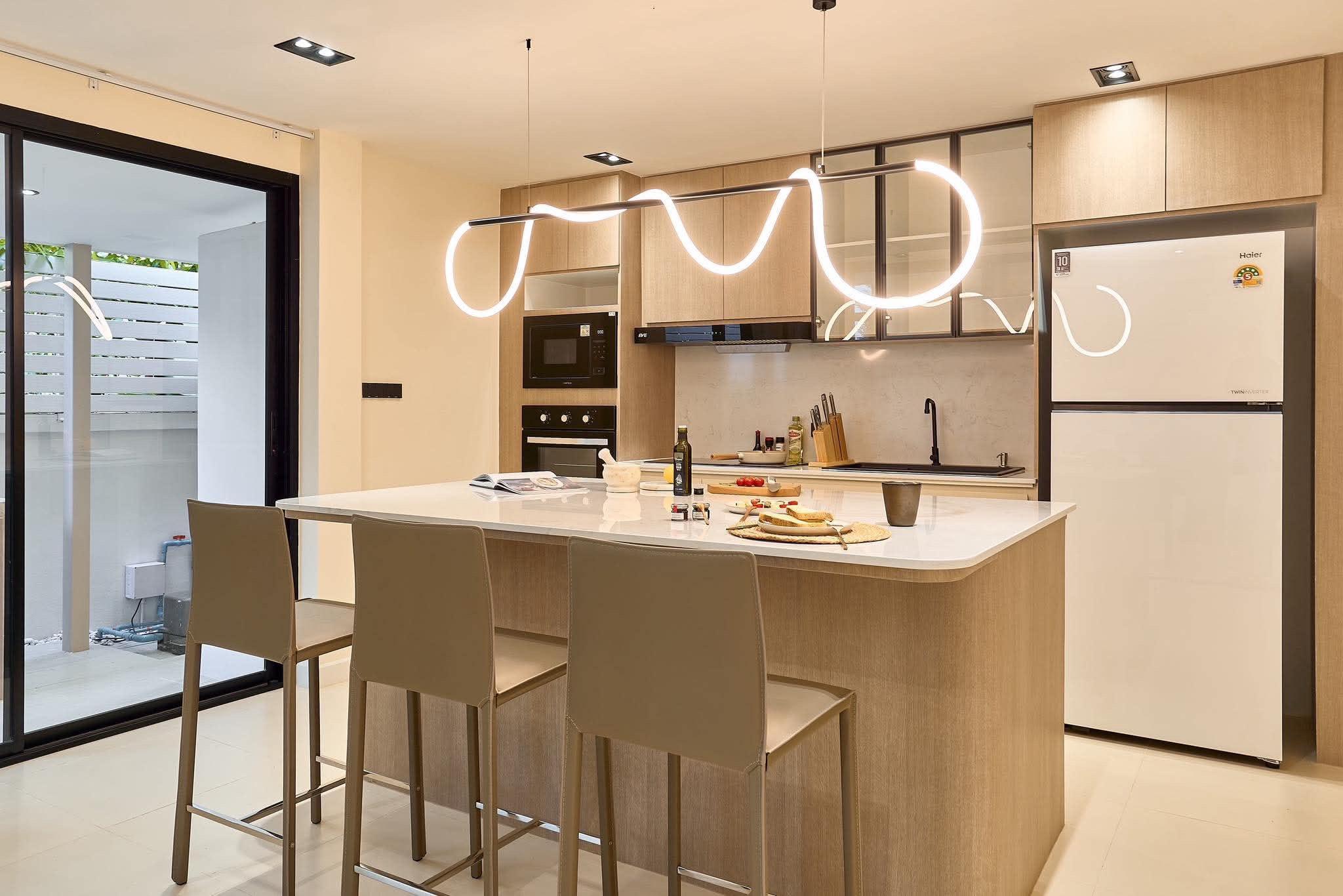 ขายบ้านเดี่ยว 2 ชั้น สร้างใหม่ สไตล์ Contemporary Modern ตกแต่งหรูเฟอร์นิเจอร์+เครื่องใช้ไฟฟ้าครบชุด โครงการหมู่บ้านพราว หางดง - 20