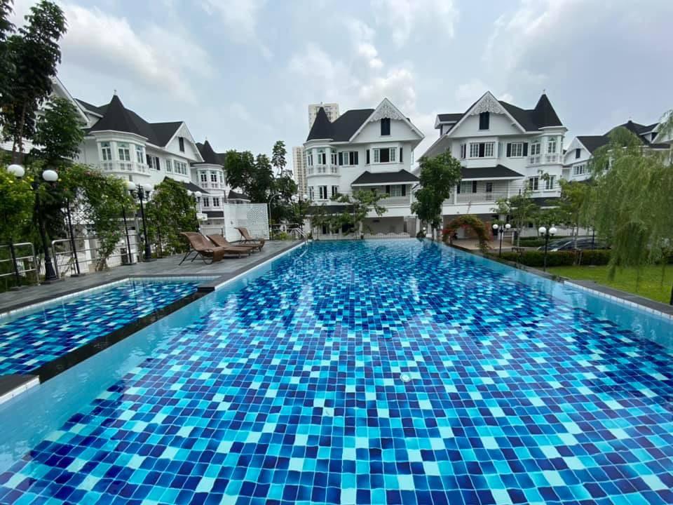 ขายบ้านเดี่ยวหลังใหญ่ 3 ชั้น สวยหรูสไตล์ยุโรป โครงการ แฟนตาเซีย วิลล่า 4 บางนา-ศรีนครินทร์ ในสังคม International น่าอยู่หรือลงทุนให้เช่าก็คุ้มค่า - 1
