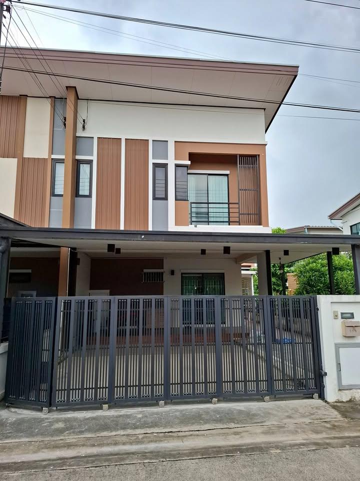 ทาวน์เฮ้าส์ 2 ชั้น หมู่บ้าน บ้านฟ้า-ทาวน์นี่ ปิ่นเกล้า พุทธมณฑลสาย 5 - 1