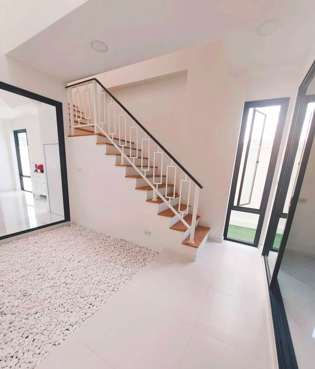 พรีเมียมทาวน์โฮมใหม่สไตล์ Modern Classic บ้านใหม่ ลาซาล32 แยก2 - 13
