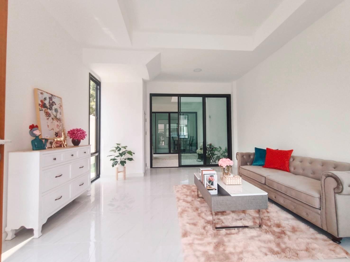 พรีเมียมทาวน์โฮมใหม่สไตล์ Modern Classic บ้านใหม่ ลาซาล32 แยก2 - 15