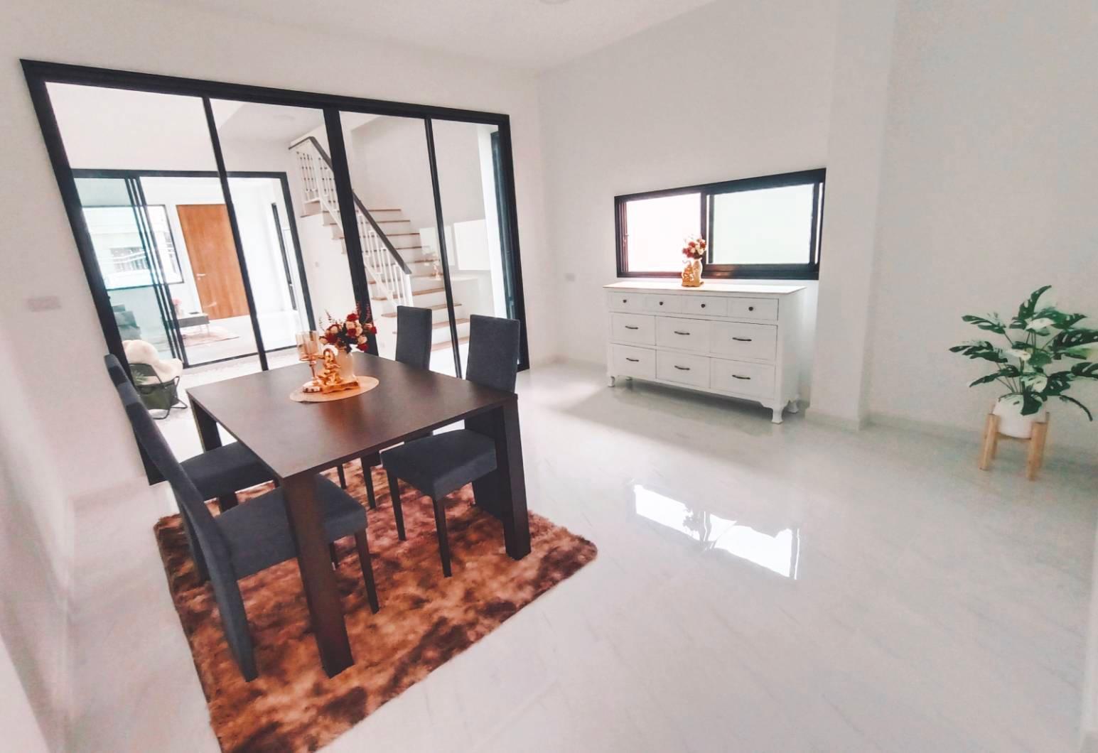 พรีเมียมทาวน์โฮมใหม่สไตล์ Modern Classic บ้านใหม่ ลาซาล32 แยก2 - 3
