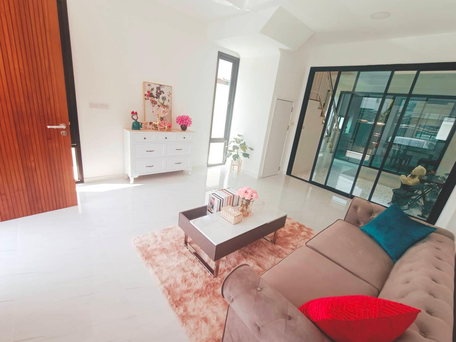 พรีเมียมทาวน์โฮมใหม่สไตล์ Modern Classic บ้านใหม่ ลาซาล32 แยก2 - 4
