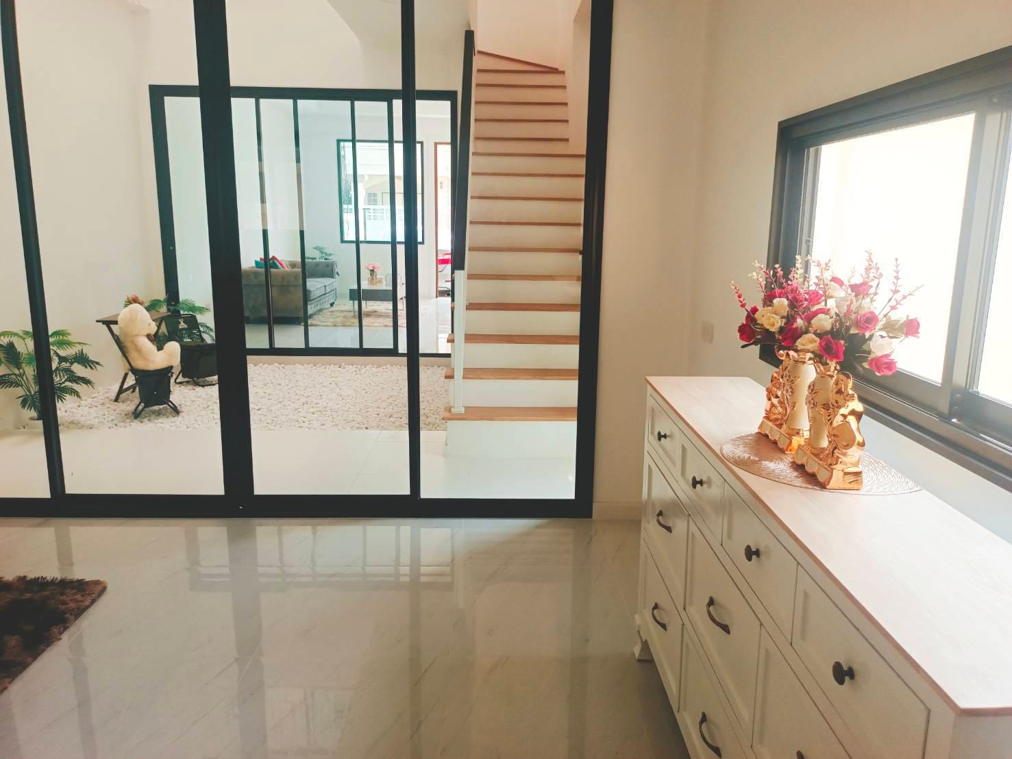 พรีเมียมทาวน์โฮมใหม่สไตล์ Modern Classic บ้านใหม่ ลาซาล32 แยก2 - 5