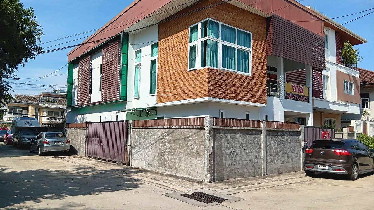 บ้านเดี่ยวแปลงมุม ทำเลโฮมออฟฟิศใจกลางเมือง - โครงการหมู่บ้านอยู่เจริญ - 1