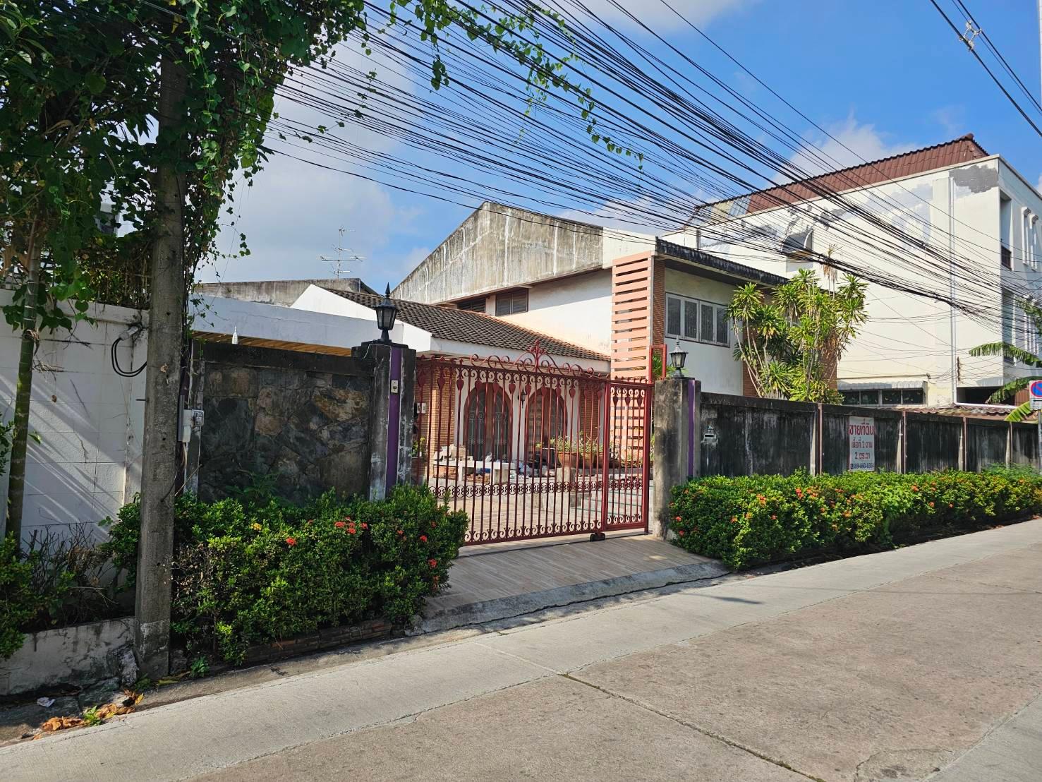 House No. 4 บ้านเดี่ยวแปลงสวยและที่ดินศักยภาพสูงเพื่อการพัฒนา - พหลโยธิน 44 - 1