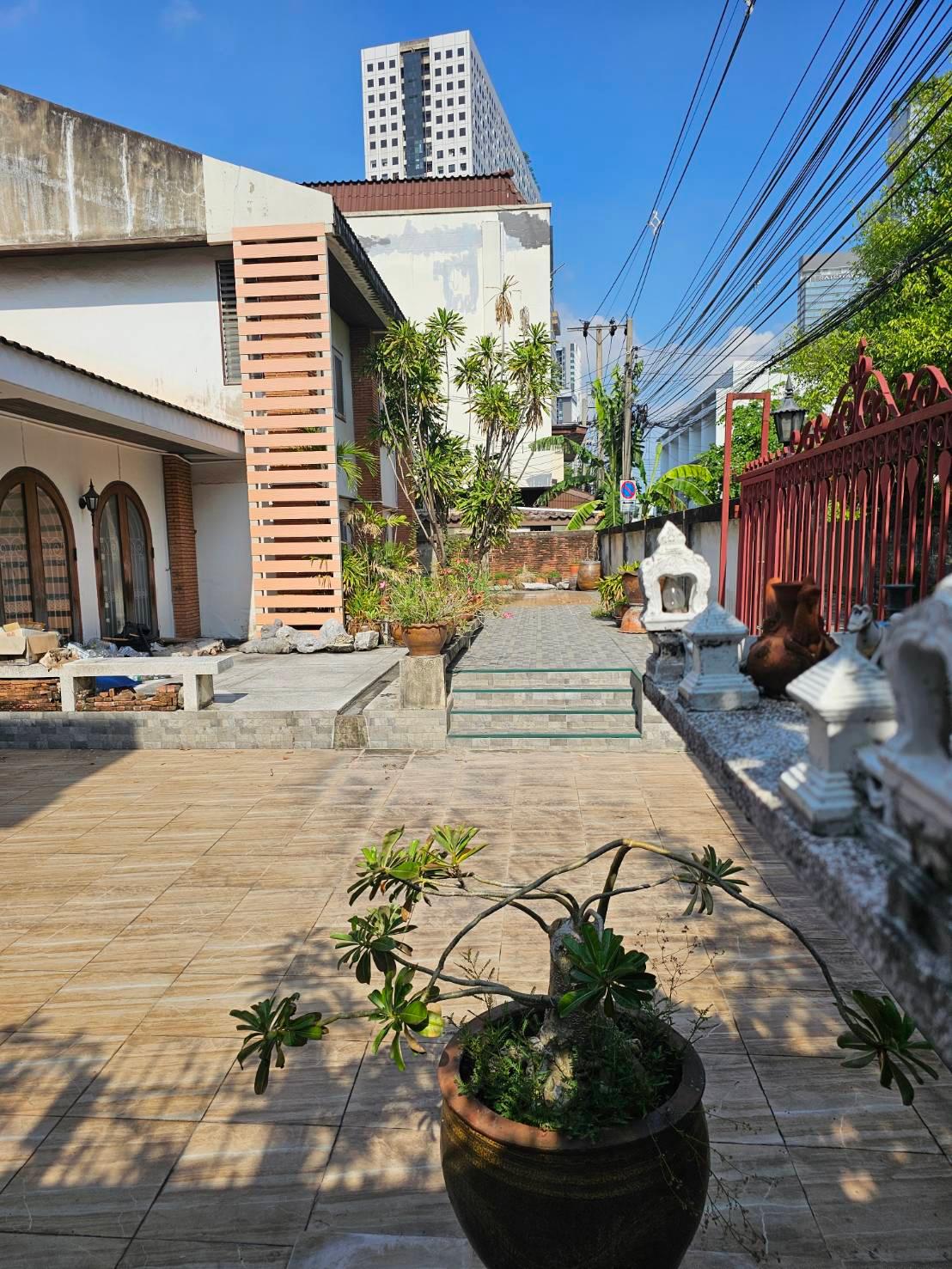 House No. 4 บ้านเดี่ยวแปลงสวยและที่ดินศักยภาพสูงเพื่อการพัฒนา - พหลโยธิน 44 - 2
