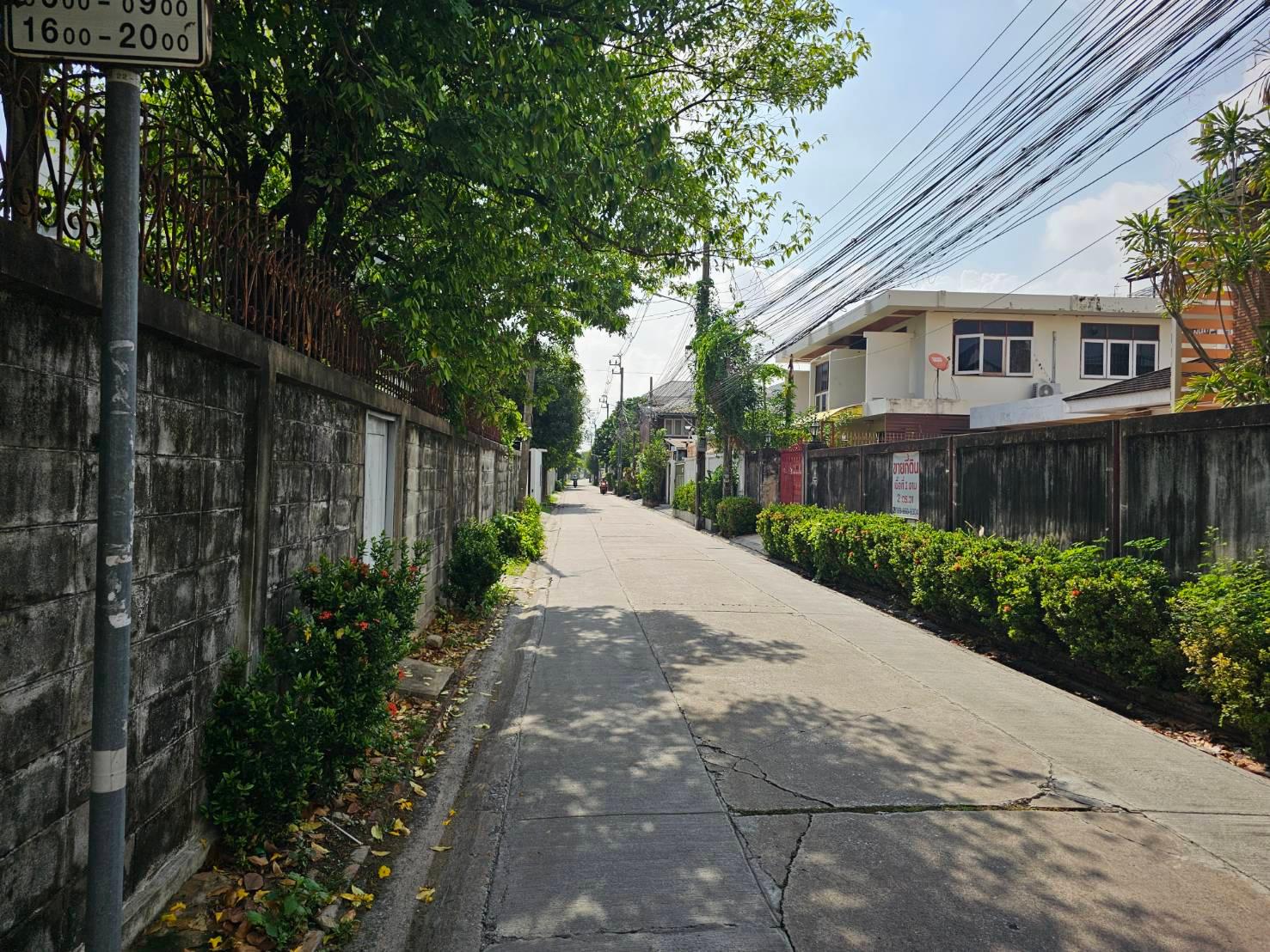House No. 4 บ้านเดี่ยวแปลงสวยและที่ดินศักยภาพสูงเพื่อการพัฒนา - พหลโยธิน 44 - 12