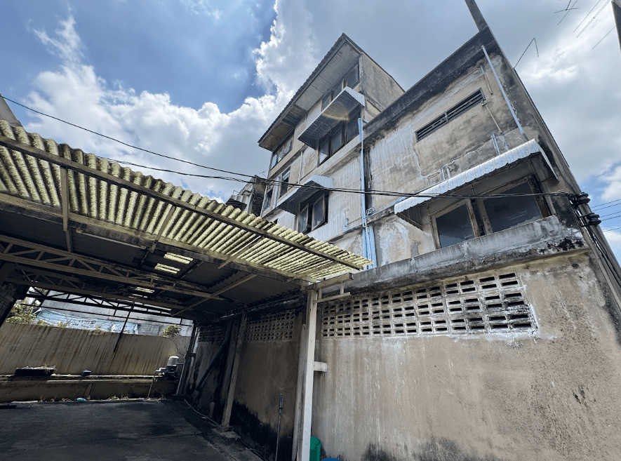 ที่ดินทำเลทองพร้อมบ้านเก่า 2 หลัง - ย่านบางกระบือ-ศรีย่าน (เยื้องโรงเรียนกันตบุตร) - 1