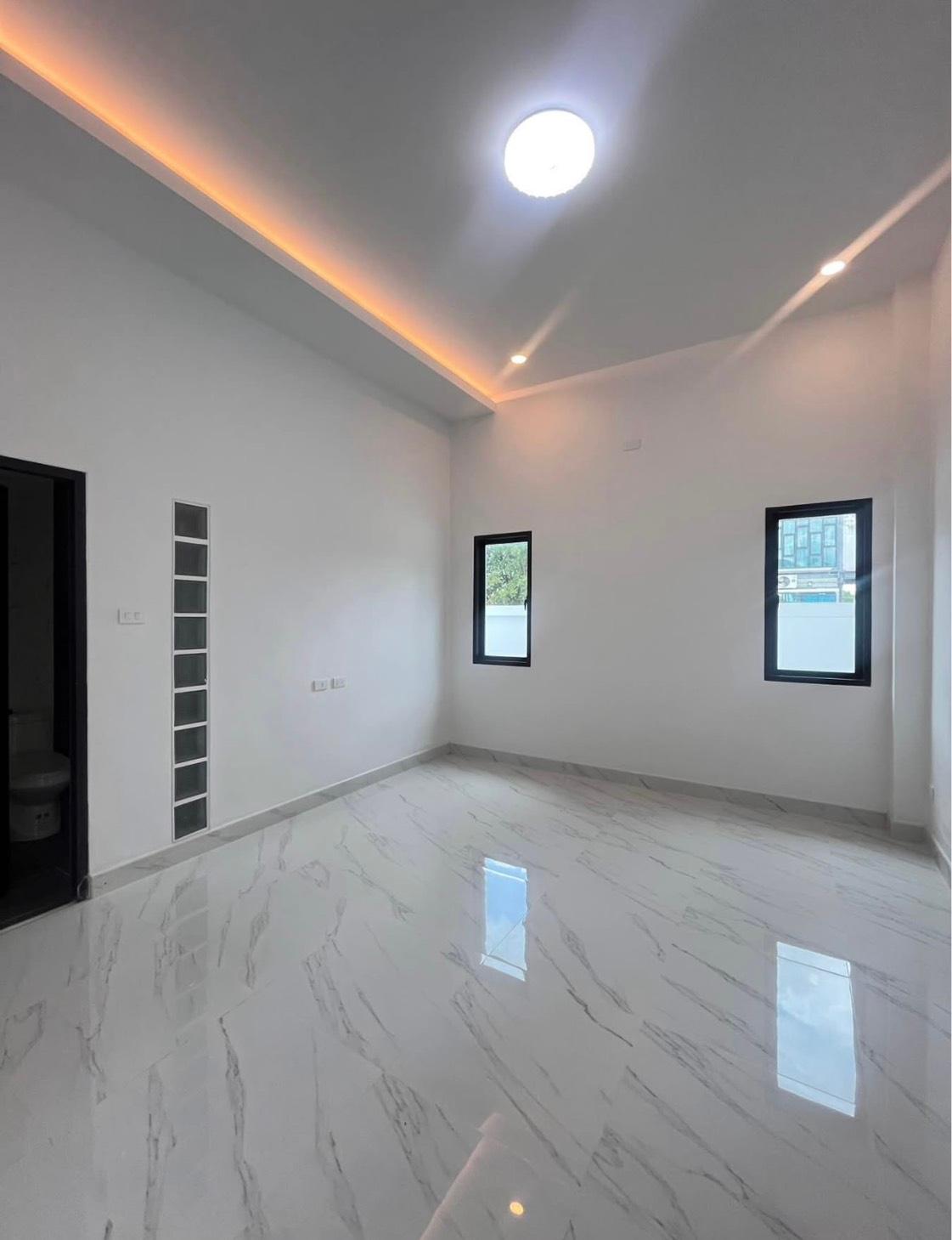 🏠 บ้านดาราสิริ 1 คลองเตย 19 พื้นที่กว้างที่สุด! ในราคาสุดคุ้ม ✨ เบื่อความอึดอัด... มาอยู่บ้านที่โปร่งสบาย บนเนื้อที่จุใจ 88 ตร.ว. ใกล้รพ หาดใหญ่ 10 นาที - 3