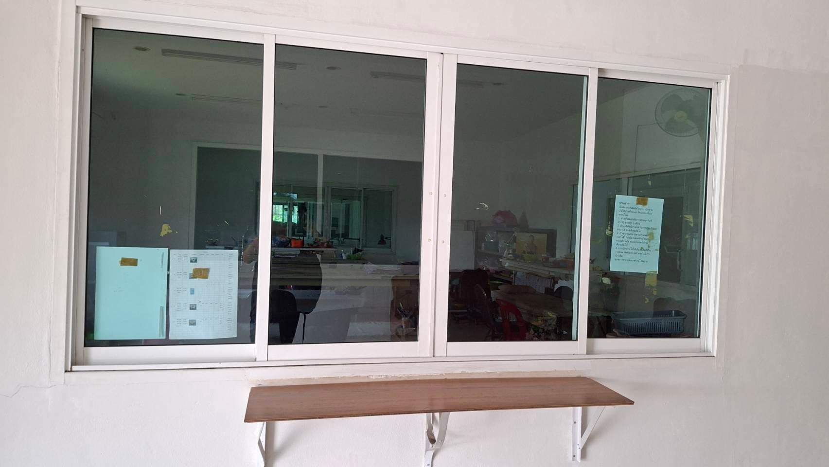 ขายโรงงานพร้อมออฟฟิศ สำนักงาน และอาคารหอพักพนักงาน 15 ห้อง ทำเลดีซอยสุวินทวงศ์ 51 เข้าซอยเพียง 600 เมตร รถสิบล้อเข้าได้ ระบบไฟ 3 เฟส - 3