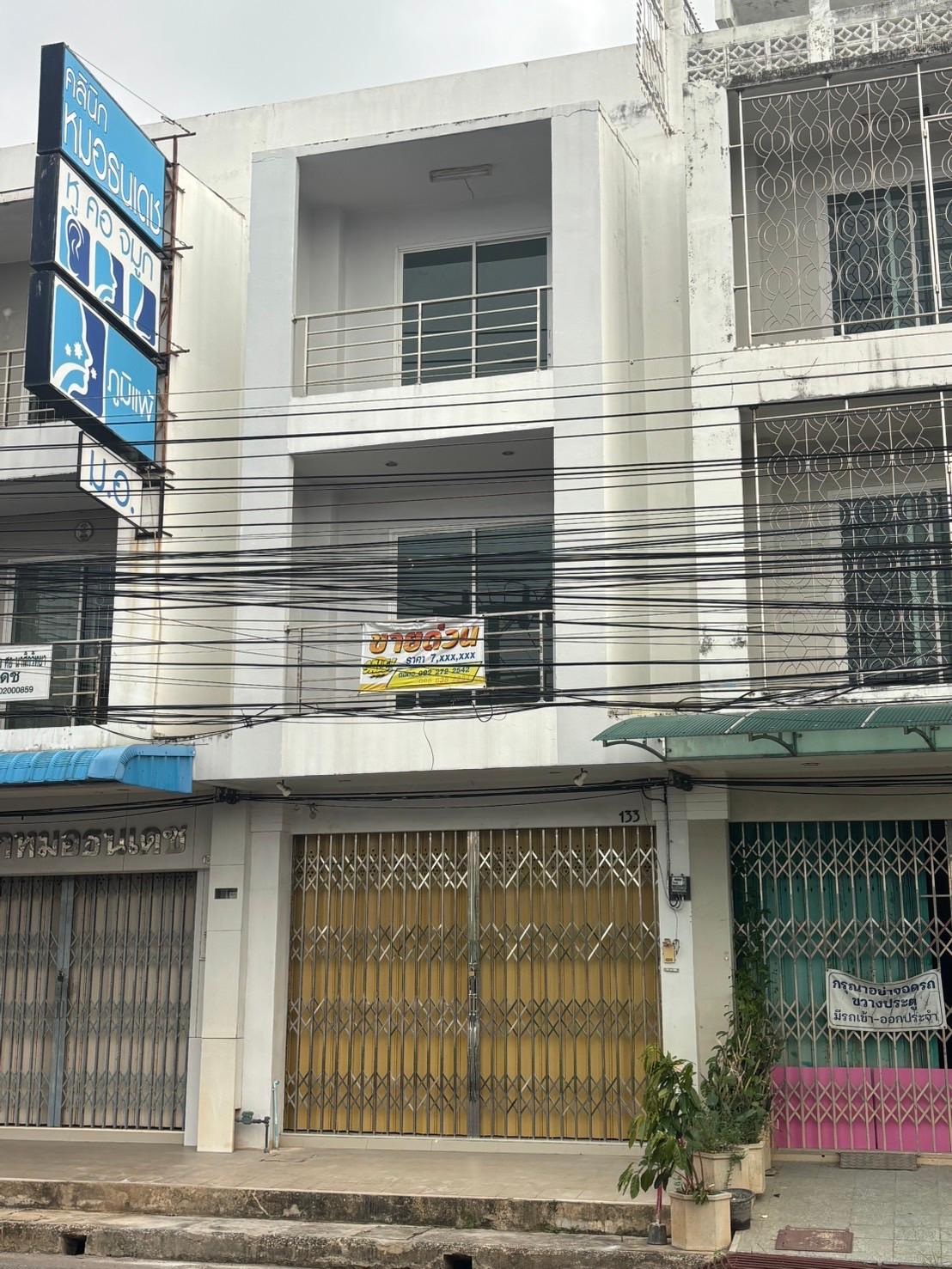 ขาย/ให้เช่า อาคารพาณิชย์ 3 ชั้น รีโนเวทใหม่ทั้งหลัง หน้ากว้าง 4.5 เมตร ถนนนิภัทธ์สงเคราะห์ 1 ซอย 4 ใจกลางเมืองหาดใหญ่ ตรงข้ามหลังแบงค์ชาติ - 3